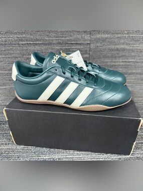 adidas Grand Court Lo Aurora Ivy/Off White/Aurora Ivy Women’s 8 New JQ7241